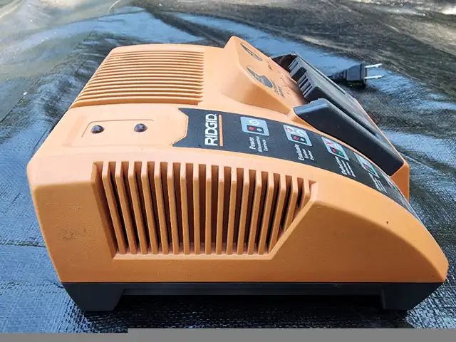 Ridgid Rapid Max9.6, 12, 14.4 & 18 Volt Single Battery Chargers in Power Tools in Windsor Region - Image 10