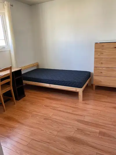 The house is 10 mins walk to Southgate LRT -There are 3 bedrooms and 1.5 washrooms on the mainfloor...