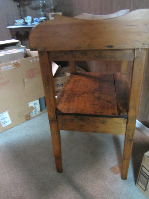 Antique Wash Stand In Very Good Condition for it's Age in Arts & Collectibles in Oshawa / Durham Region - Image 3