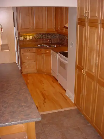 Beaches! Large Luxury 1 Bedroom & Den - Rarely Offered!