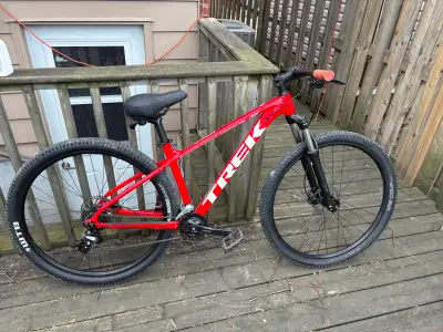 TREK MARLIN. MEDIUM 29’R, View more