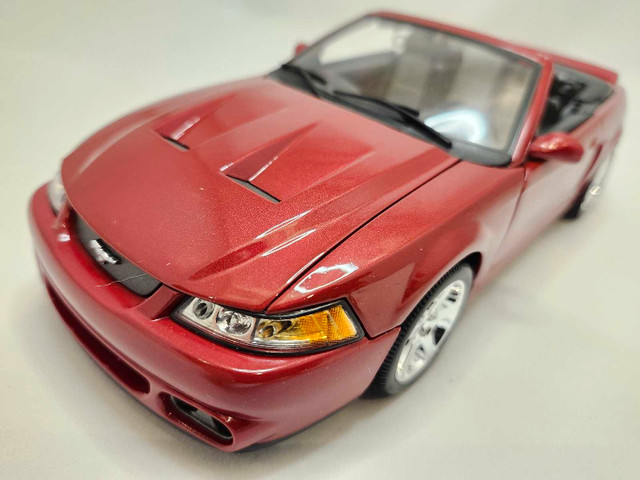 2003 Ford SVT Mustang Cobra Convertible Red 1:18 Diecast Rare in Arts & Collectibles in Kawartha Lakes - Image 2