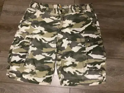 Carhartt Relaxed Fit Men`s Camo Green Cargo Shorts Size 38, View more