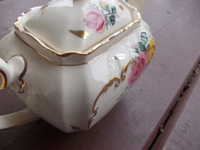 Vintage Sadler Cube Pink and Yellow Cabbage Roses Motif Teapot in Arts & Collectibles in Fredericton - Image 4