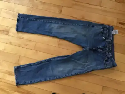 These jeans are in good shape. $10.00. They are size 30 in the waist and 30 in the leg. Men’s small...