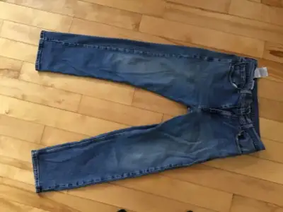 Men’s Levi’s jeans/Men’s small golf shirt, View more