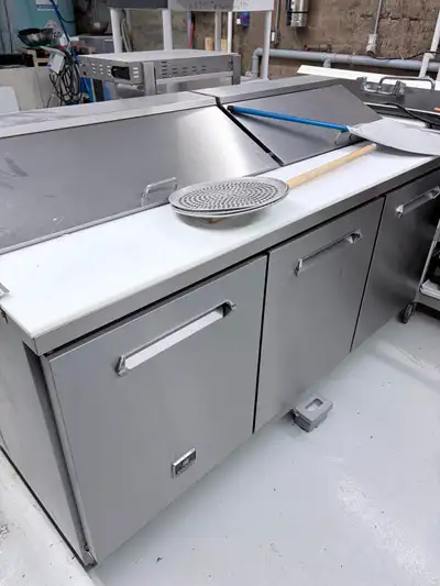 Kelvinator Commercial Sandwich/Salad Prep Table for sale. Fully functional and in good working condi...