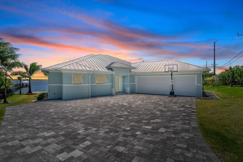 Stunning Waterfront Pet FriendlyPrivate Beach Florida Canada Kijiji