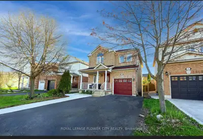 1 bedroom sharing with girl, kitchen, laundry and washroom shared No parking Gurudwara sahib, grocer...