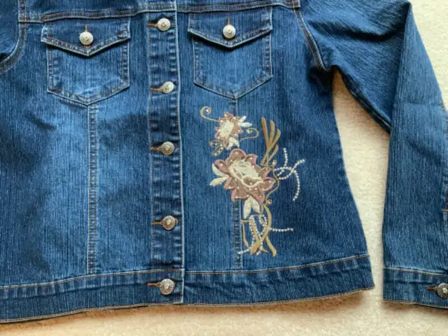 LADIES DENIUM JACKET with Embroidery & Rhinestones in Women's - Tops & Outerwear in Belleville - Image 5