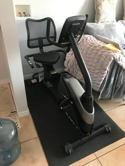 Le vélo Bladez 200R est un modèle de vélo de qualité. Il est équipé d'un moteur puissant qui offre u...