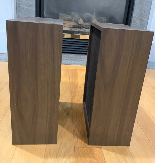 Vintage Bookshelf Speakers in Speakers in Markham / York Region - Image 3