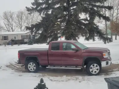 Looking for a great truck ready to tow your camper? 5.3L 6-speed with the tow package, this truck ru...