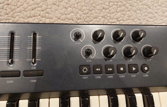 M-Audio Oxygen49 Keyboard in Pianos & Keyboards in City of Toronto - Image 4