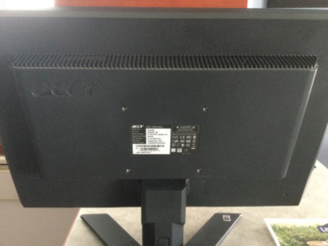 MINT ACER 20 INCH MONITOR in Monitors in Mississauga / Peel Region - Image 2