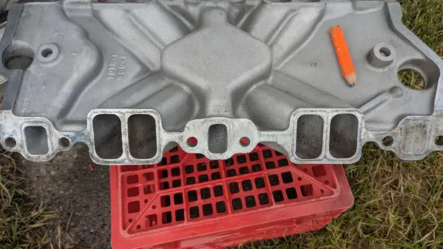Holley Street Dominator intake manifold  in Engine & Engine Parts in Calgary - Image 5