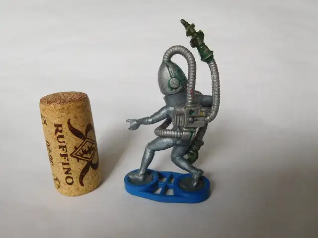 BRITAINS Stargard Cyborgs 1981 Space Line toy very Rare! in Arts & Collectibles in Ottawa - Image 3