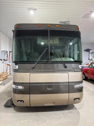 2004 Monaco Diplomat 40 PDQ Cummins diesel, Allison trans, 41,000 miles, New front tires 2024, Power...