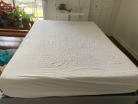 Bed with mattress (king)