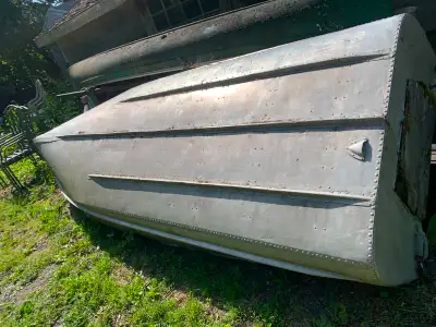 used aluminum boat for sale. In good condition but needs motor mount replaced. Good fishing boat.
