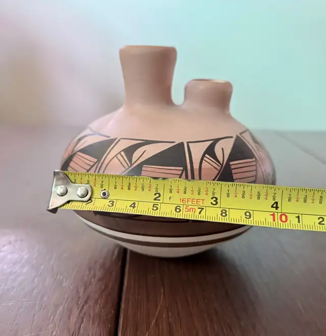Navajo Pottery Vase Art Vintage Decor Hand Painted Ceramic in Arts & Collectibles in Calgary - Image 8