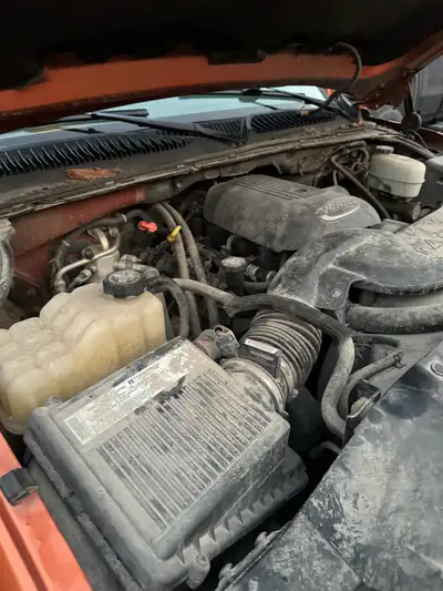 Good solid running lm7 5.3 from 2004 Chevy Runs nice and smooth no knocks Slight exhaust leak due to...
