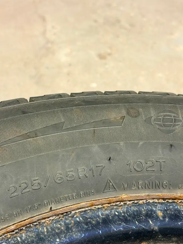 4 Steel Rims - old Michelin tires X-ice 225/65R17 - Honda C in Tires & Rims in City of Toronto - Image 5