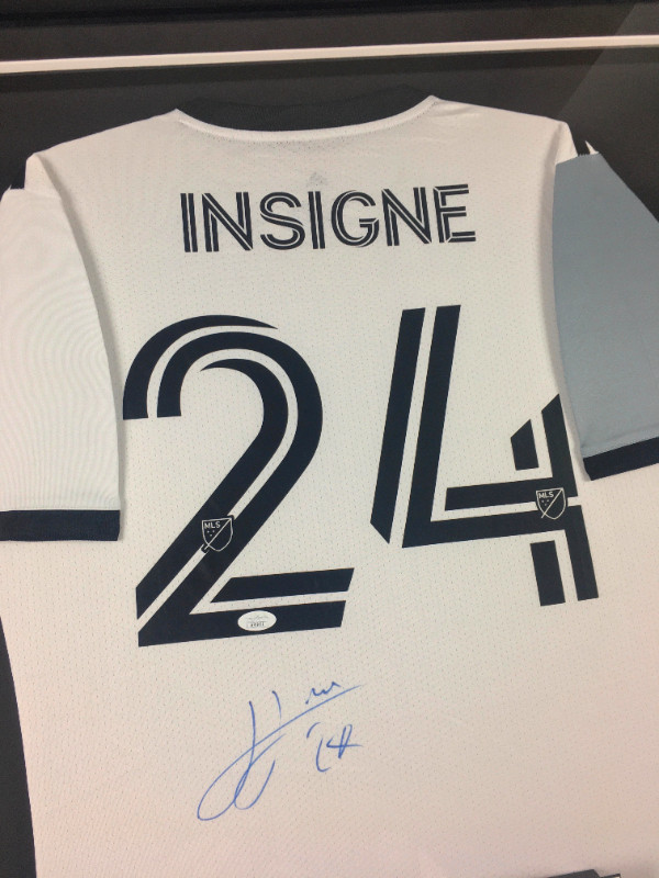 Lorenzo Insigne Signed Jersey Framed JSA in Arts & Collectibles in City of Toronto - Image 2