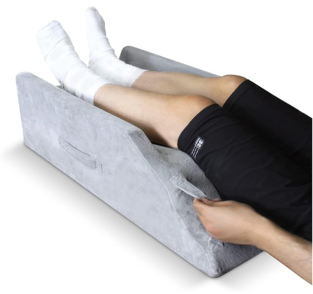 Leg, Knee, Ankle Elevation Pillow dans Santé et besoins spéciaux  à Laval/Rive Nord