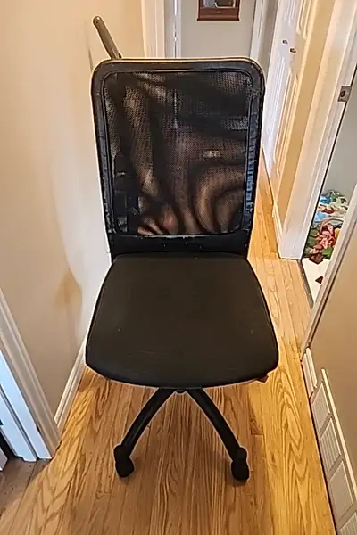Office chair clean and everything works. Pet and smoke free home.