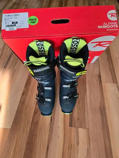 Bottes neuves ayant sevis une seule fois..200$