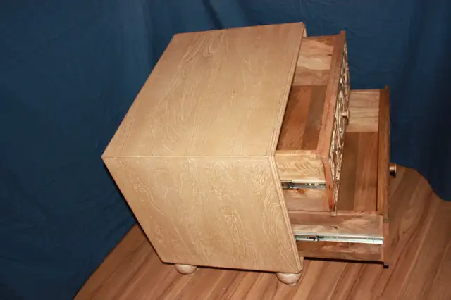 Boneilay Furniture Hand Carved Wooden Nightstand with 2 Drawers in Dressers & Wardrobes in Hamilton - Image 4