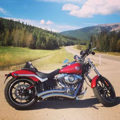 This beautiful 2013 Harley-Davidson Breakout is in excellent condition and rides like new. Always ga...
