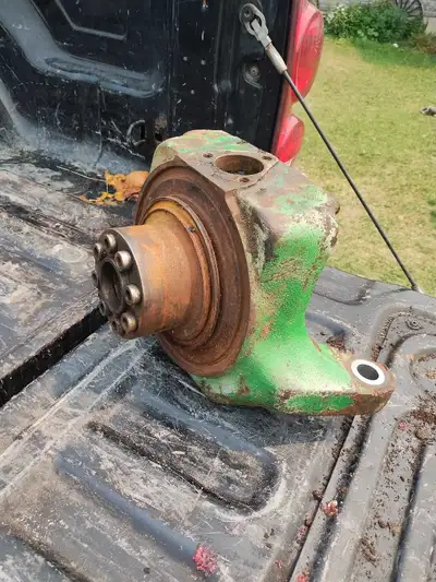 JOHN DEERE 2955 RH STEERING KNUCKLE ASSEMBLY, View more