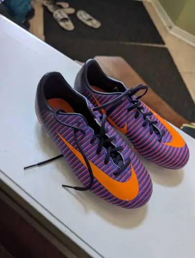 Nike Soccer Cleats (size 4), View more
