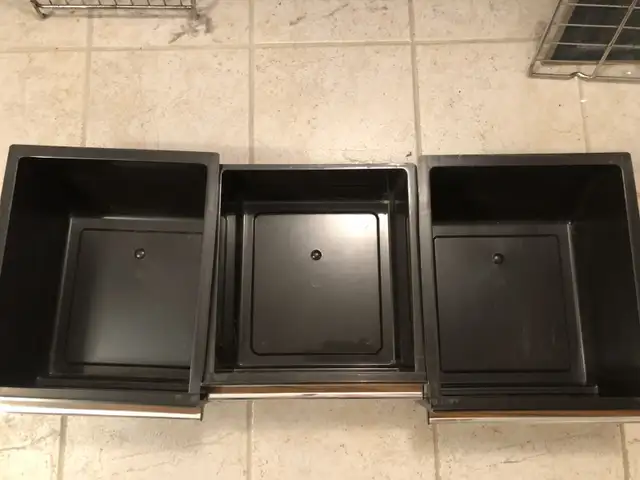 Frigidaire 1980-1990 Drawers/Tiroirs Frigidaire années 1980-1990 in Refrigerators in City of Montréal - Image 5