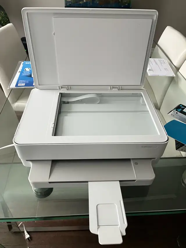 printer / scan HP Envy6000 like new +2 new inks cartridges in Other in City of Montréal - Image 3