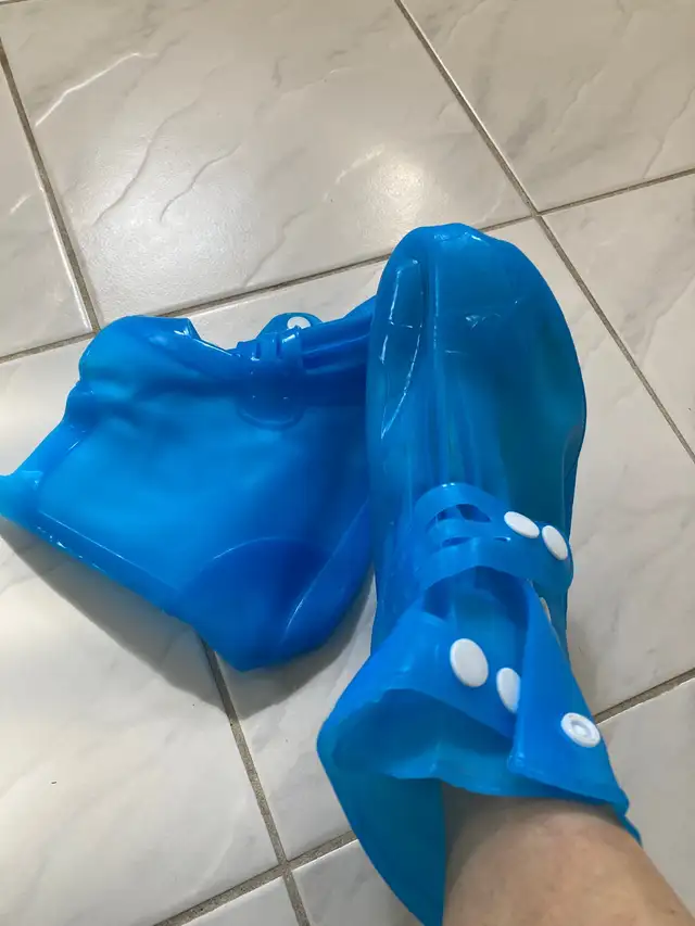 Waterproof anti-slip Rain Boot Shoe Cover in Women's - Shoes in City of Toronto - Image 7