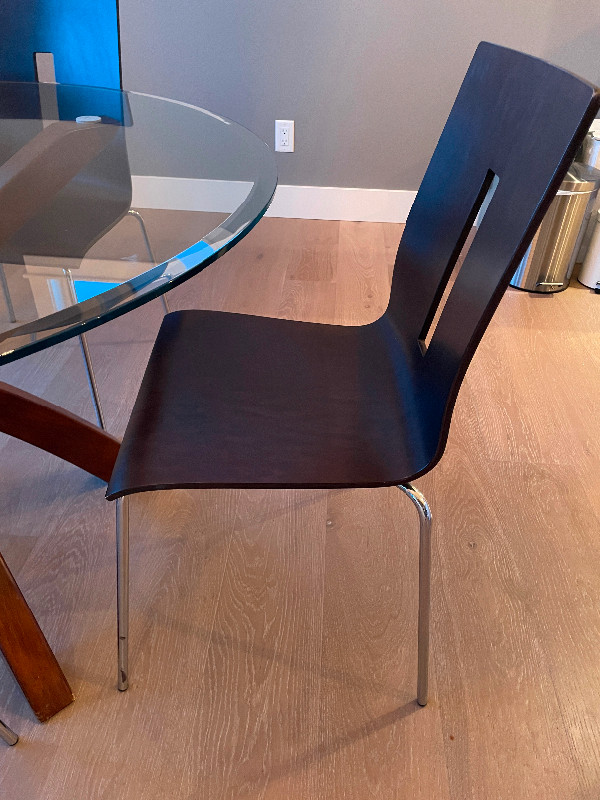Glass dining table and chairs in Dining Tables & Sets in Kelowna - Image 3