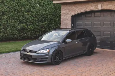 Volkswagen Golf Sportwagen 2017 propre et bien entretenue avec un peu plus de 100 000 km. Équipement...