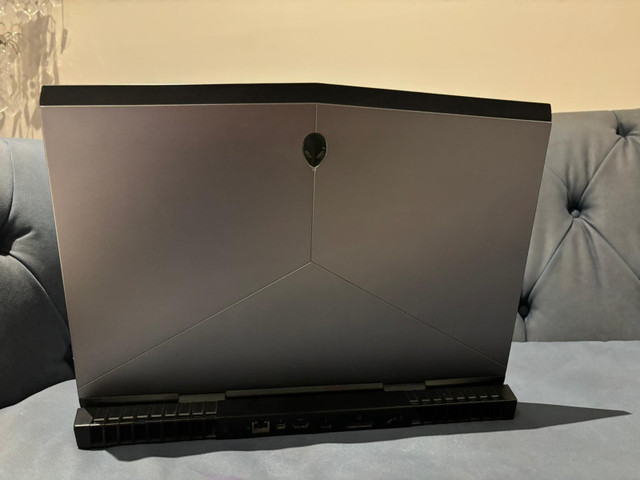 Alienware 15 r4 AS IS in Laptops in Mississauga / Peel Region - Image 4