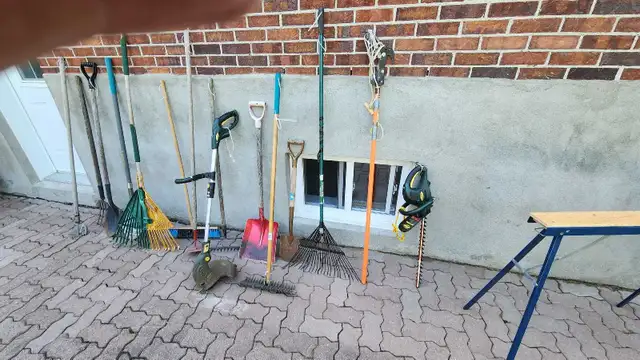 outils de jardins in Garage Sales in Laval / North Shore - Image 5