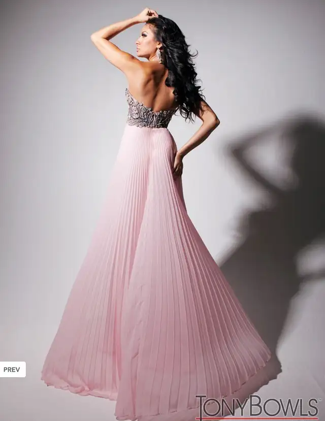 Tony Bowls Designer Grad Prom Dress in Women's - Dresses & Skirts in Delta/Surrey/Langley - Image 2
