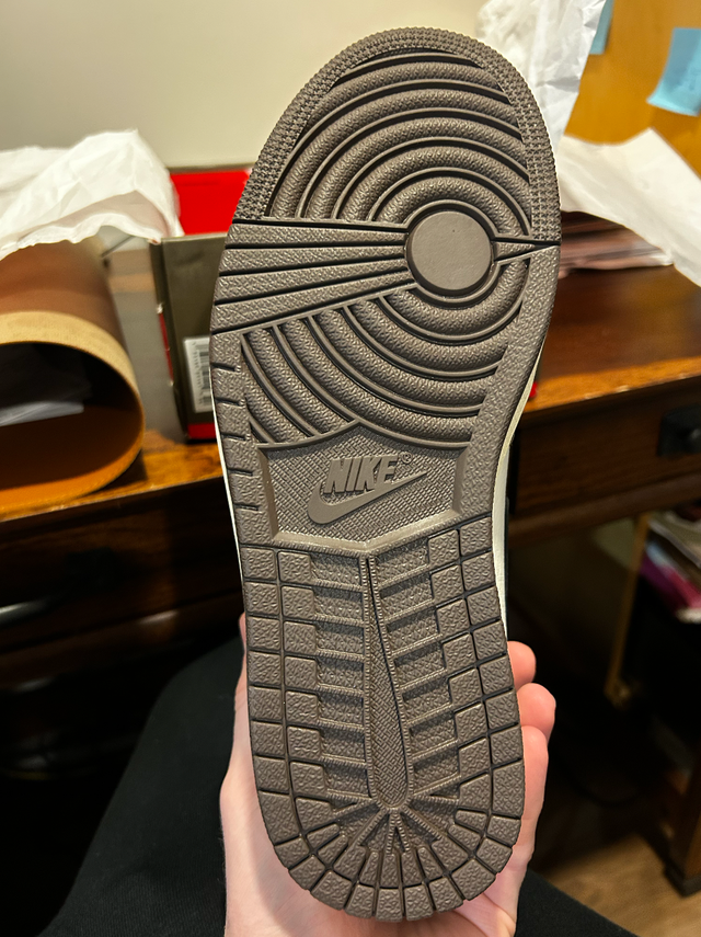 Air Jordan 1 Travis Scott Dark Mocha Reps in Men's Shoes in Oakville / Halton Region - Image 6