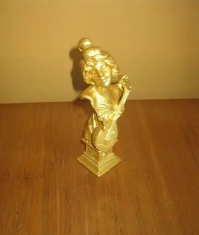 Bibelot:  Statuette doré métallique, View more