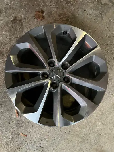 Bolt: 5x114.3 Offset: 55u Centre Bore: 64.1 Rim size: 18 x 8 Rims have some curb rash No breaks, ben...