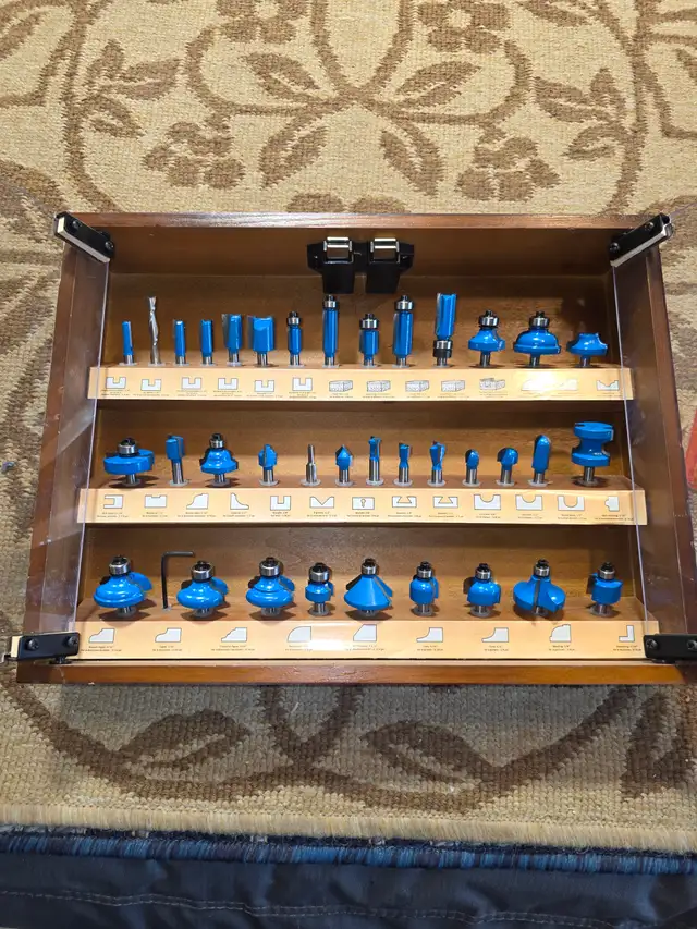 CRAFTSMAN ROUTER AND BITS539347351430113283