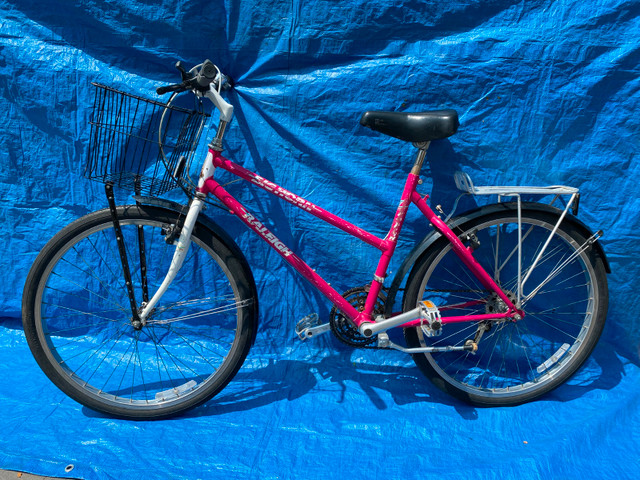 Women's hybrid 18 speed, gently used, bicycle in Cruiser, Commuter & Hybrid in City of Toronto