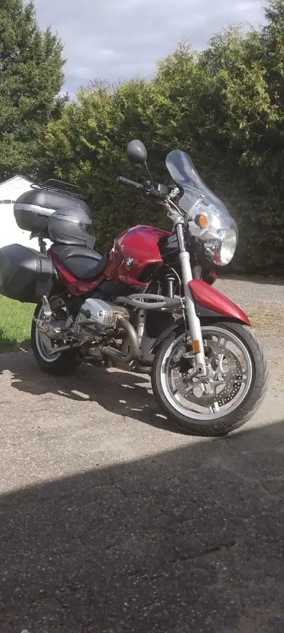 2005 BMW r1150r avec 90 000km aux compteur en excellente état. Fuel injection,gps et fast charge 30...