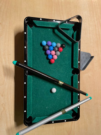 Table top pool table 